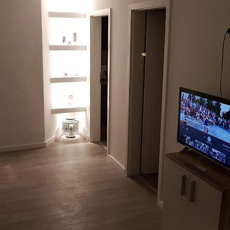 טרויסדורף Ferienwohnung Mit Jacuzzi Naehe Flughafen Koeln Bonn מראה חיצוני תמונה