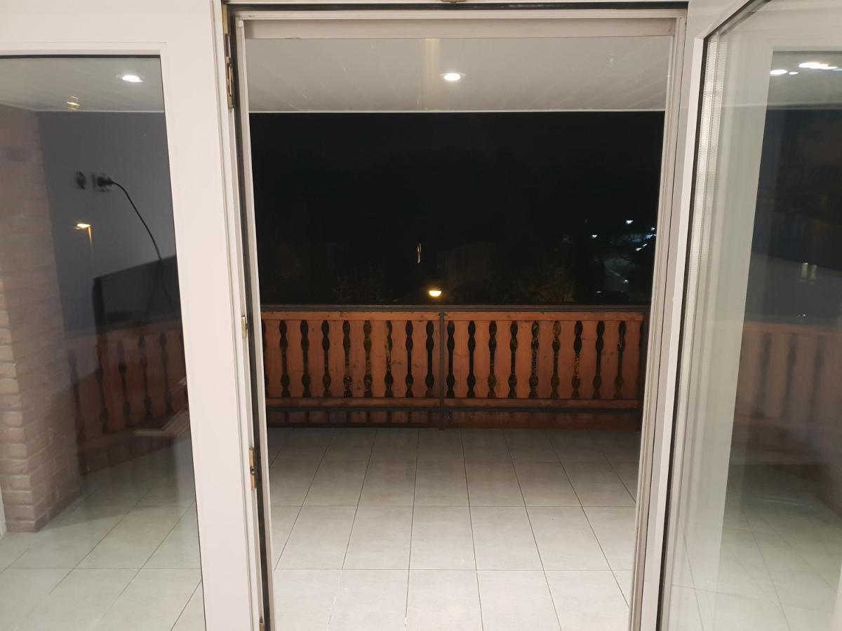 טרויסדורף Ferienwohnung Mit Jacuzzi Naehe Flughafen Koeln Bonn מראה חיצוני תמונה