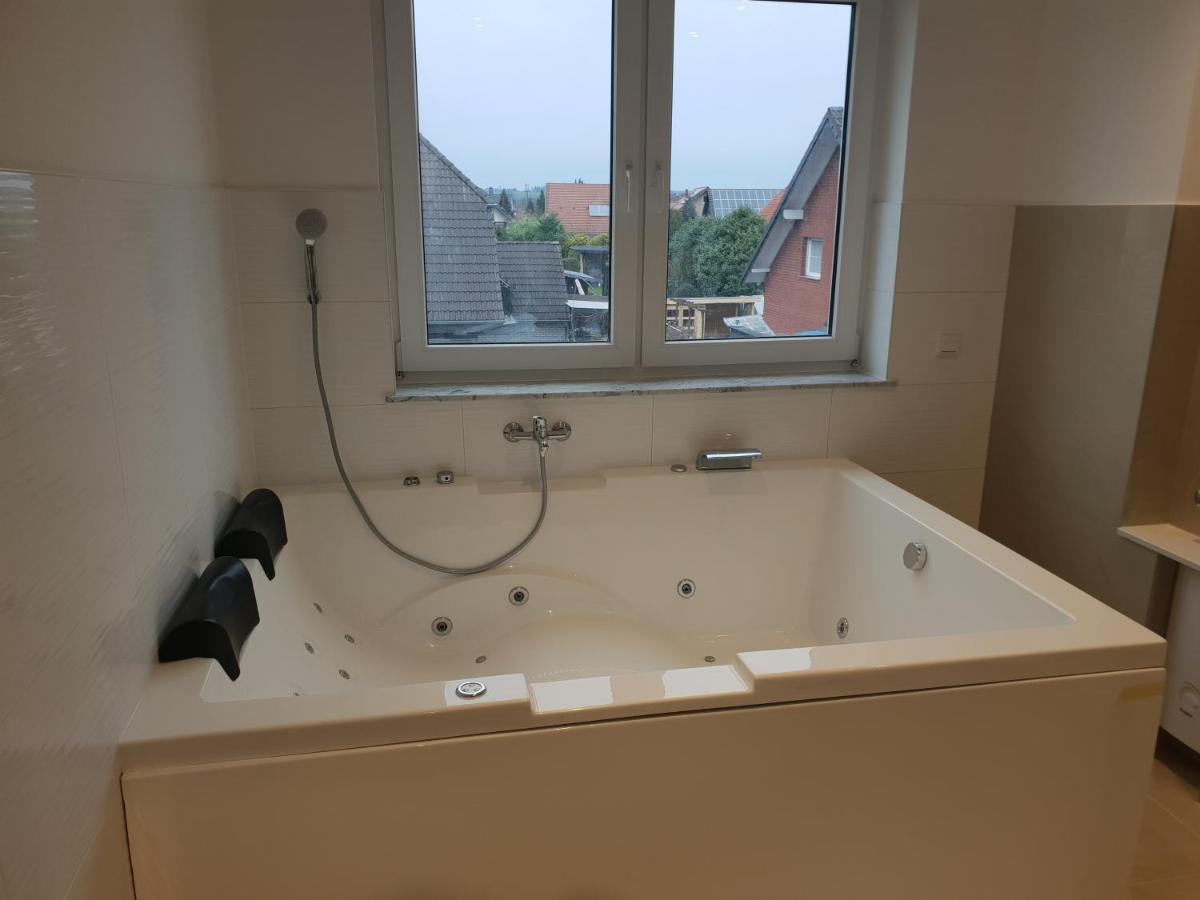 טרויסדורף Ferienwohnung Mit Jacuzzi Naehe Flughafen Koeln Bonn מראה חיצוני תמונה