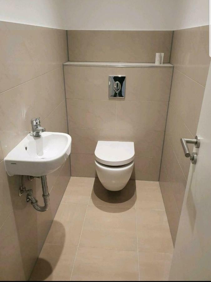 טרויסדורף Ferienwohnung Mit Jacuzzi Naehe Flughafen Koeln Bonn מראה חיצוני תמונה